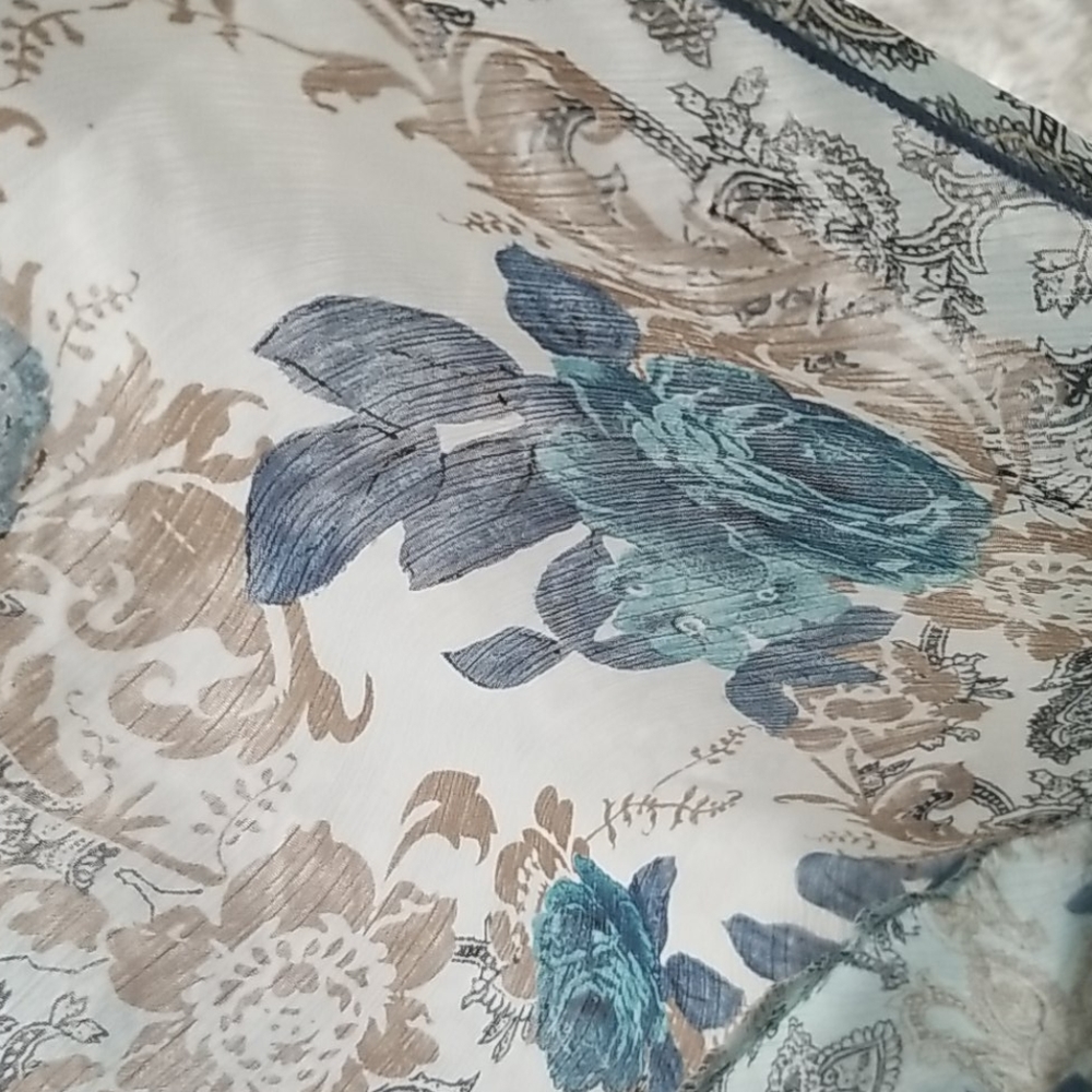 Beautiful Blue Floral Summer Top - Picture 5 of 8